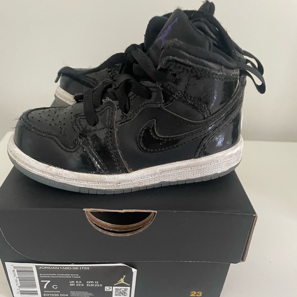 Size 7 Jordan Toddler Black Patent and Concord - Picture 1 of 7